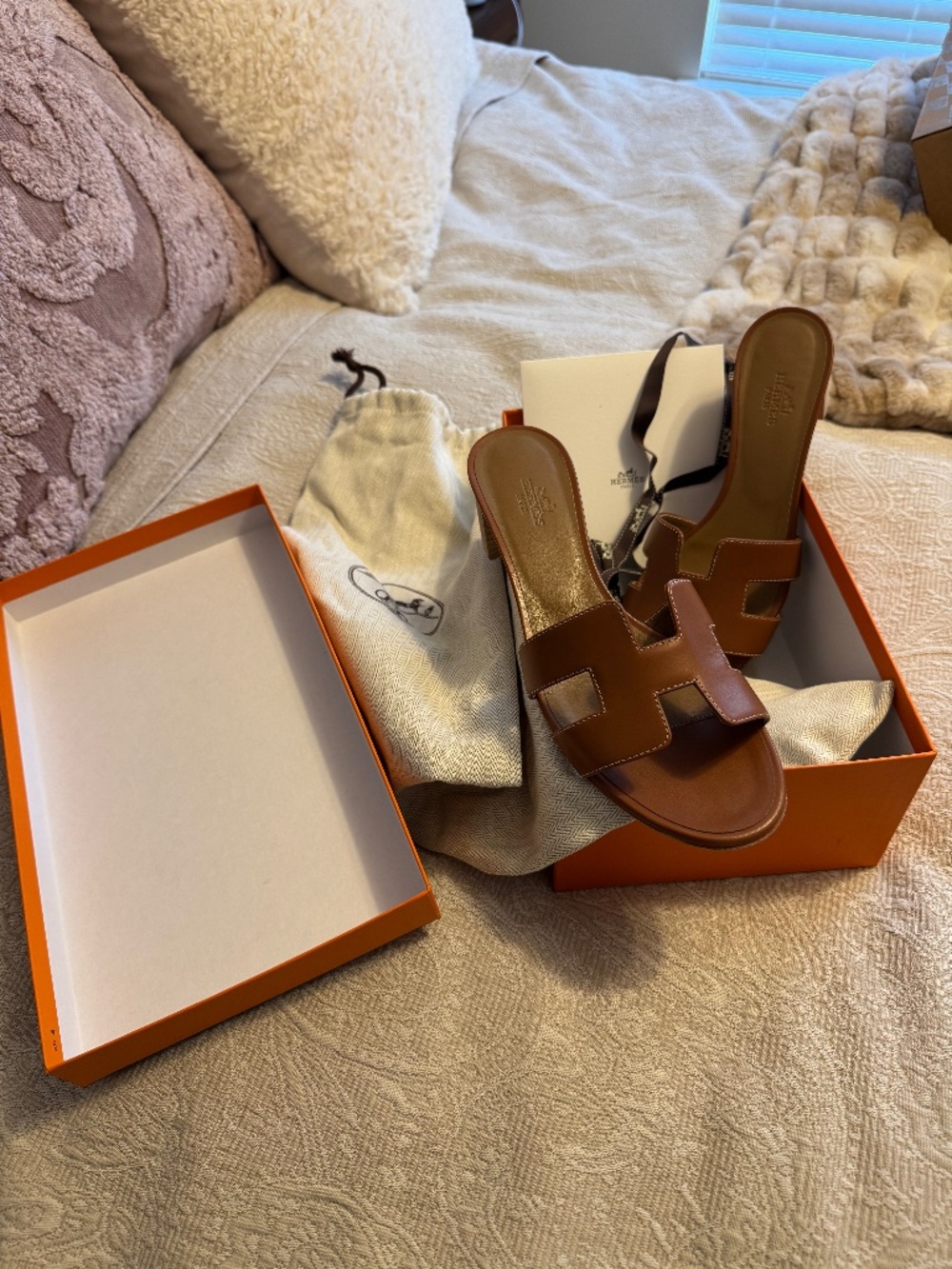 Hermès Oasis Sandals Gold Leather 37.5 Complete Set Worn Once